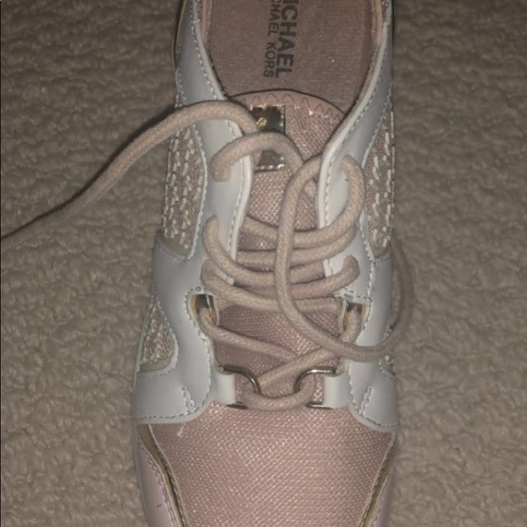 Kids pink Michael kors shoes - Picture 2 of 5